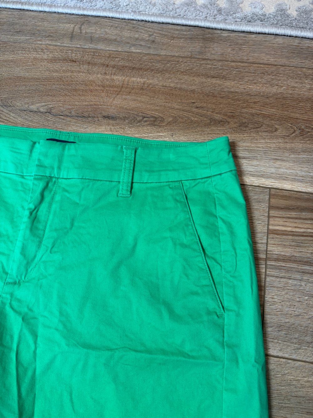 J.Crew women's classic mid-rise stretch vibrant green preppy sailor chino shorts - Picture 4 of 7